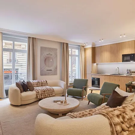 Luxurious Airconditioned Arc De Triomphe Apartment