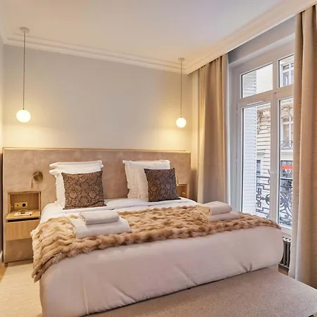 Luxurious Airconditioned Arc De Triomphe *