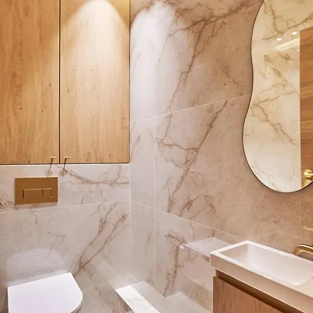 Luxurious Airconditioned Arc De Triomphe * Paris