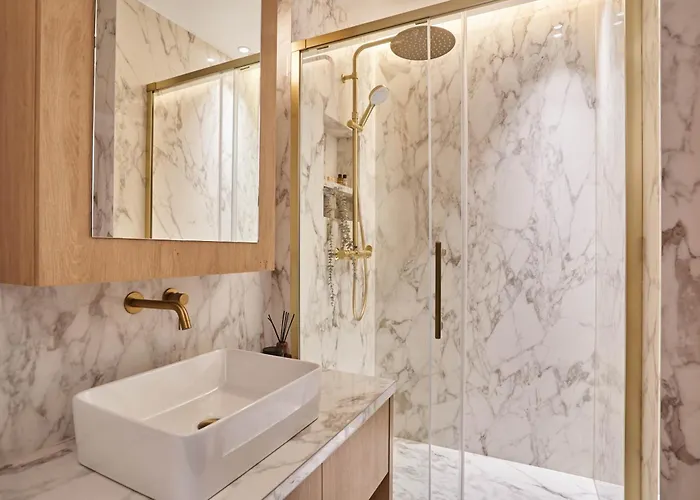 Luxurious Airconditioned Arc De Triomphe