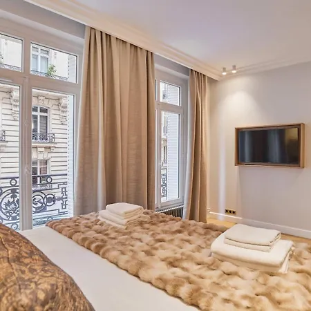 Luxurious Airconditioned Arc De Triomphe * Paris