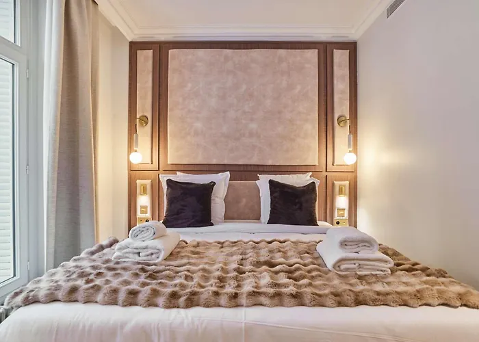 Appartement Luxurious Airconditioned Arc De Triomphe Parijs